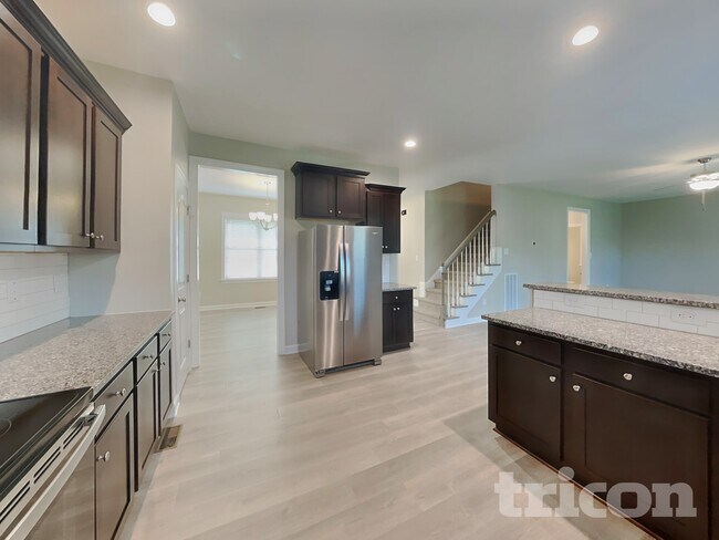 Photo - 335 Lasswade Ct