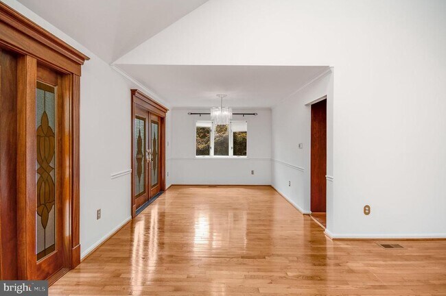 Photo - 4572 Shetland Green Rd