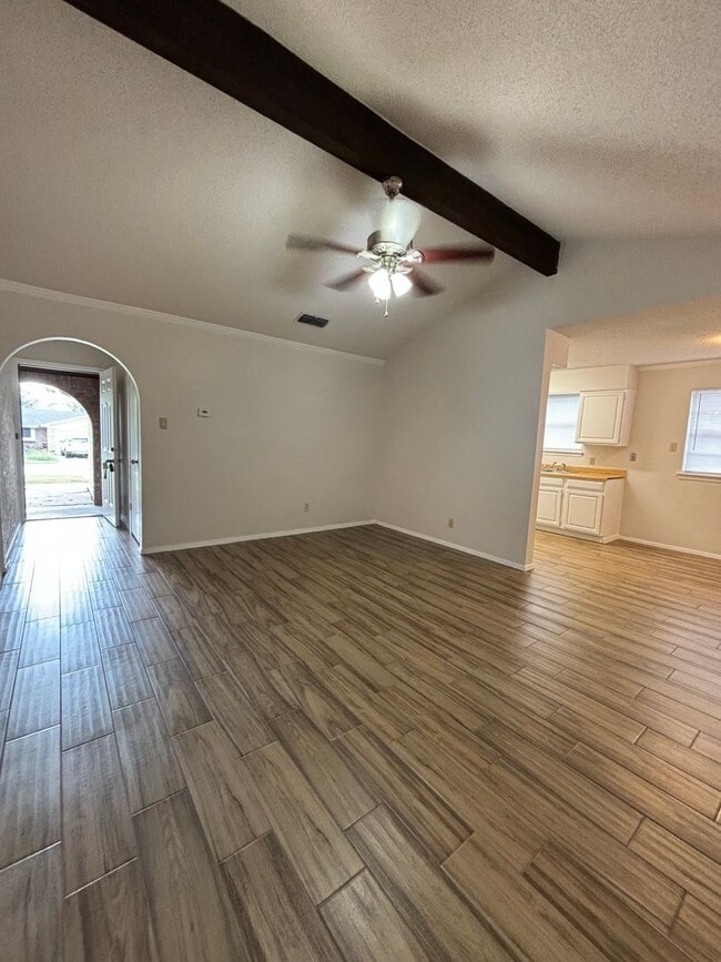 Photo - 912 Vaughn Dr