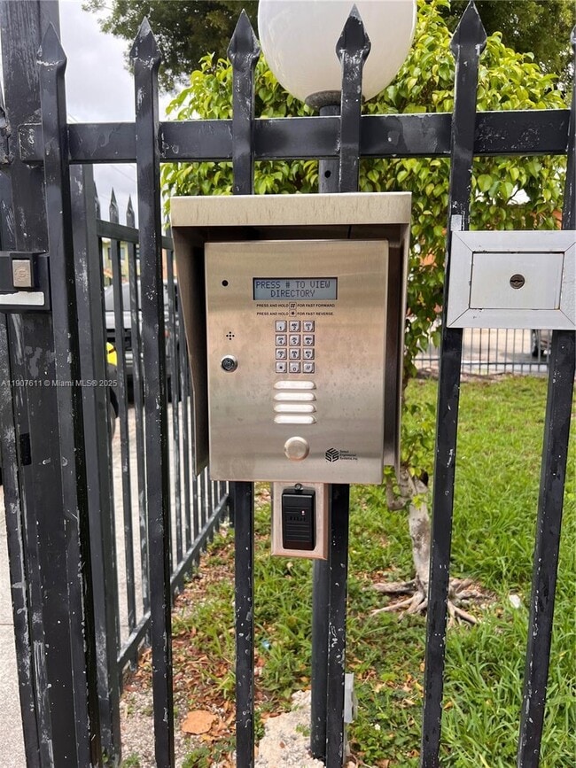 Photo - 677 SW 9th Ave Unidad 303