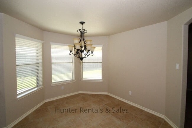 Amazing Four-Bedroom! - Amazing Four-Bedroom! House