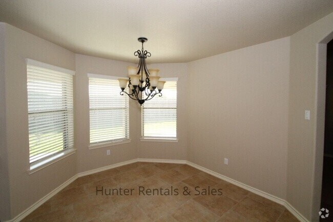 Building Photo - Amazing Four-Bedroom! Rental