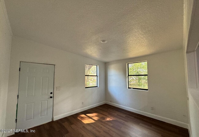 Photo - 1656 Winthrop St