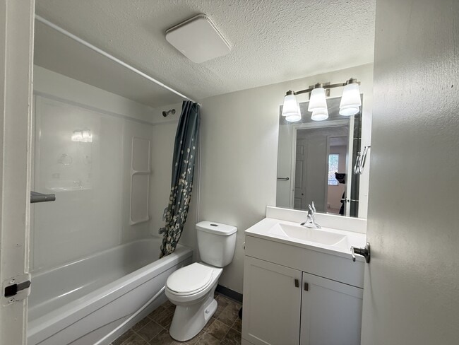 Building Photo - 501 Sixth St