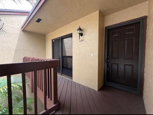 Building Photo - 206 Lakeview Dr E