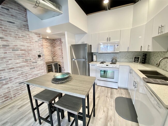 Photo - 2016 Main St Unit 1715