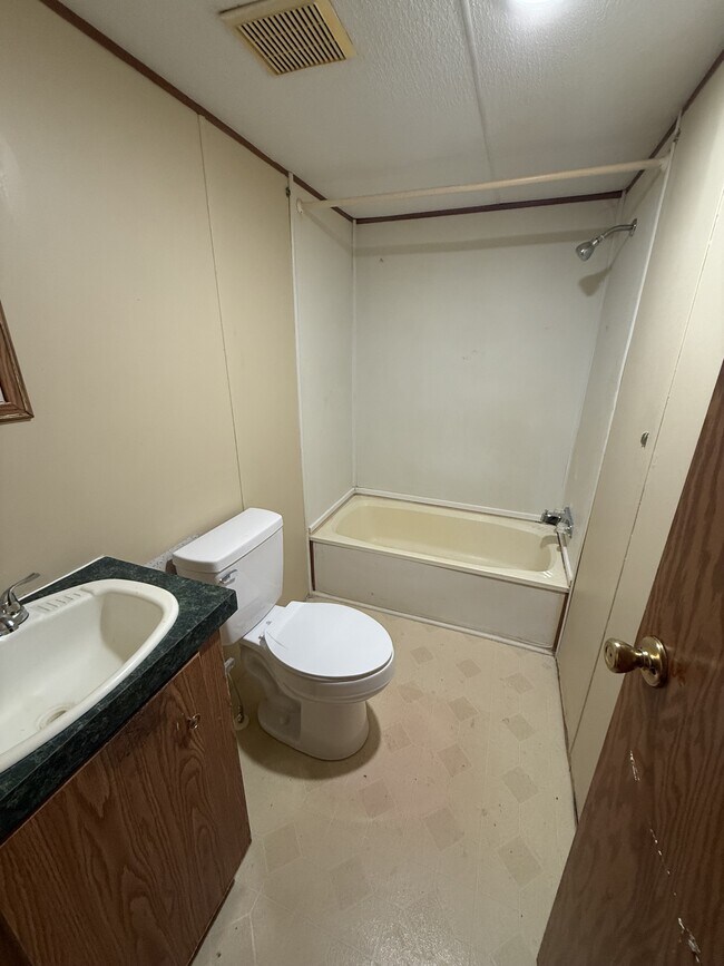 Photo - 605 Henrietta St