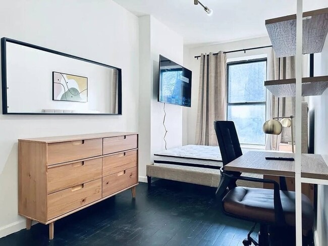 HUGE Room, 3 blocks to Prospect Park, HDTV #471