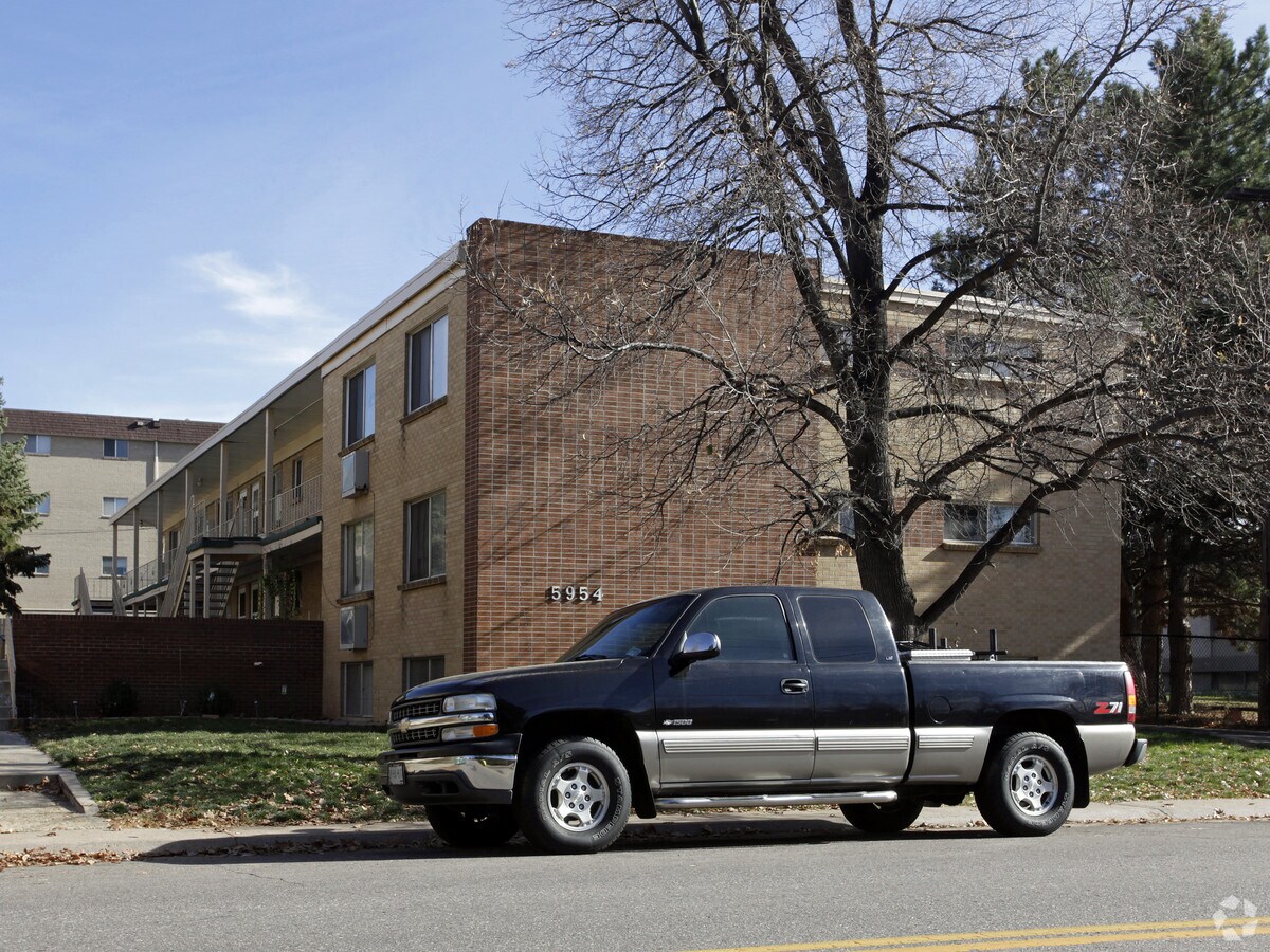 Kirkmore Apartments - Kirkmore Apartments