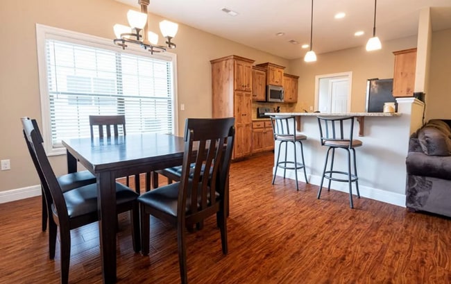 Photo - BEAUTIFUL HOME ON WEST SIDE!! SCREENED IN PATIO! FENCED IN YARD!