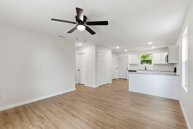 Photo - 3 Bedroom | 2 Bathroom | Marionville | Granite | Stainless Steel Appliances | Brand New!