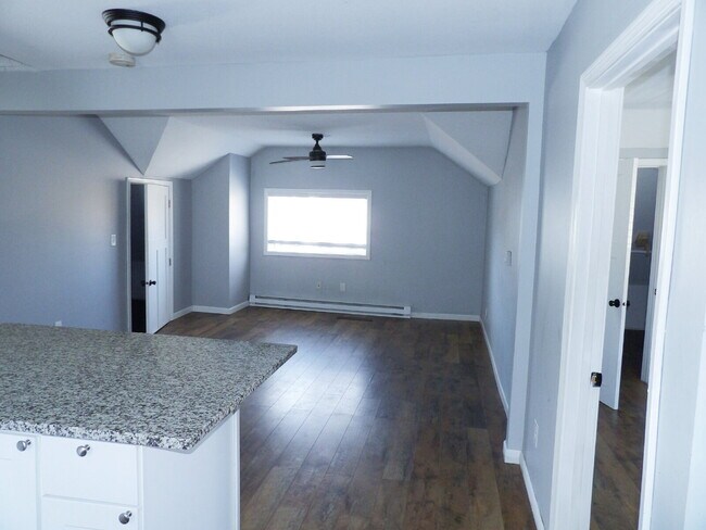 Photo - 1 Bed + Extra Room Upper Level Unit in East Harriet Duplex