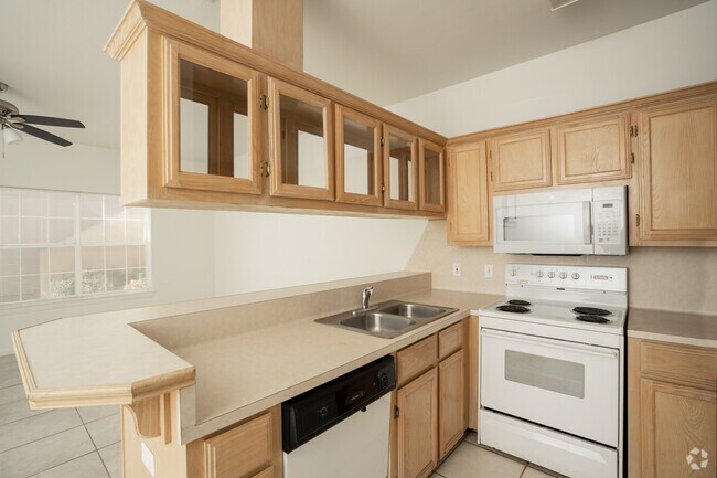 1BR, 1BA - 900SF - Kitchen