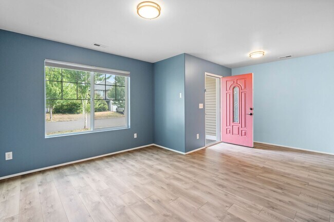 Photo - Spacious 5-Bedroom Home in Prime Yelm Loca...