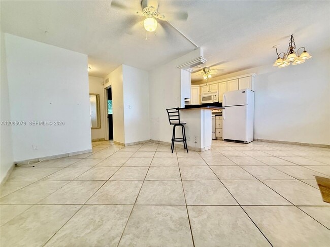 Building Photo - 22 SE 3rd Terrace Unit 7