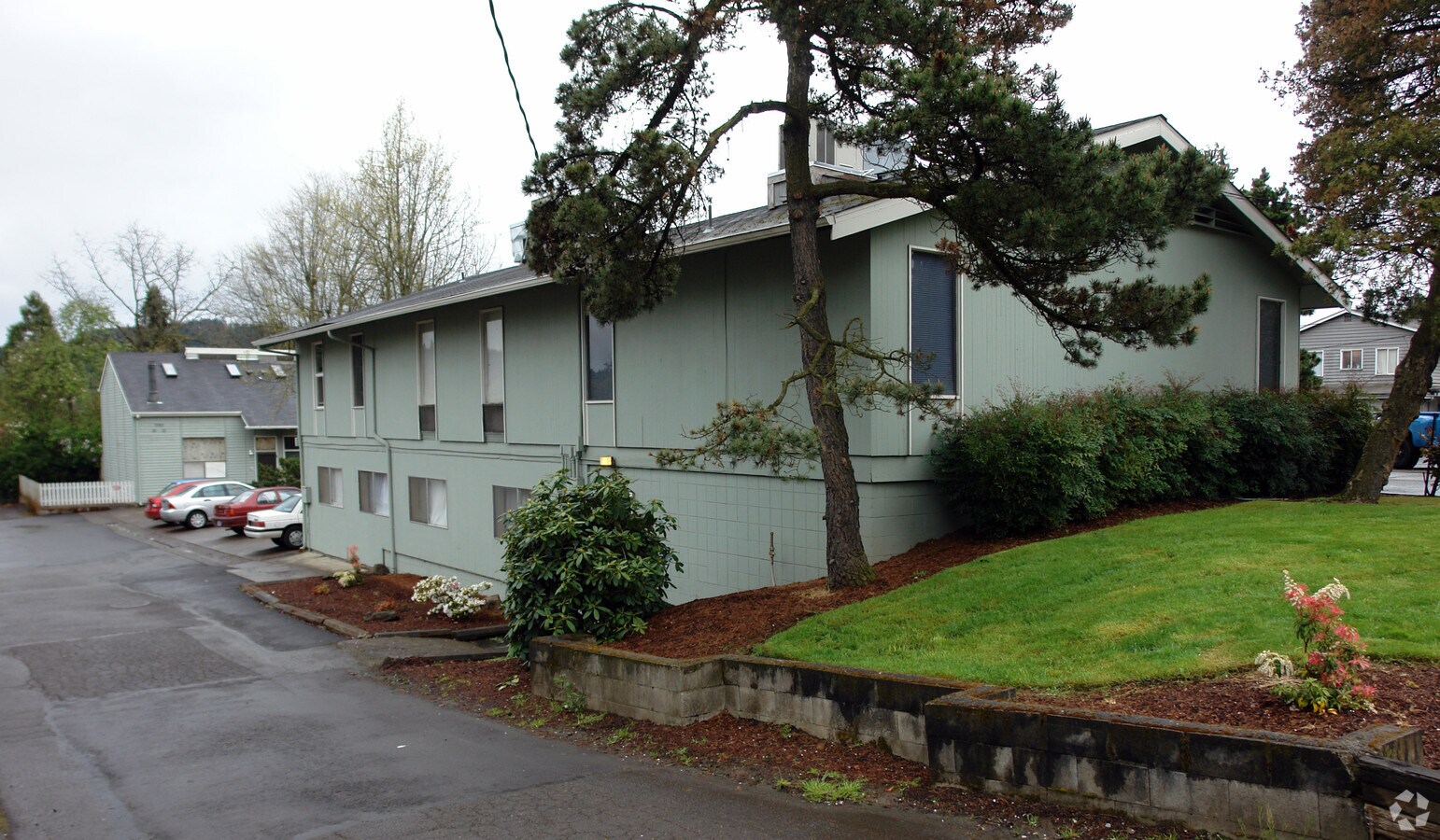 Photo - 3185 Willamette St Apartments