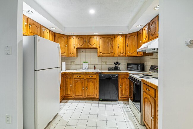 Photo - 166 Auburn St Unit 1