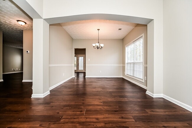 Photo - 251 Winthrop Ln