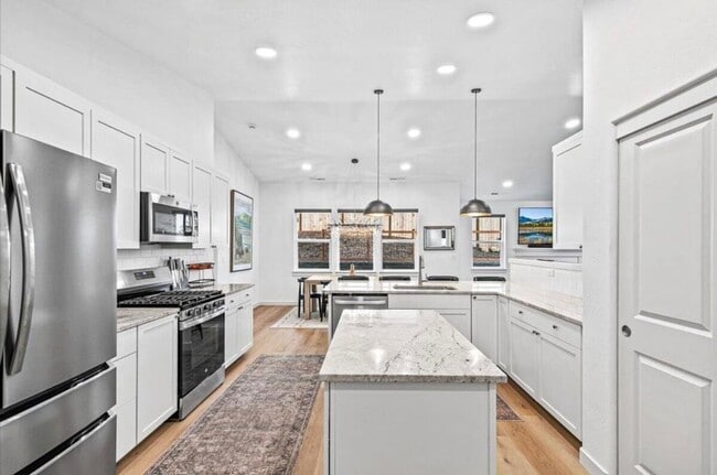 Photo - BEAUTIFUL 4 BEDROOM HOME OFF FOOTHILLS - EAST MEDFORD