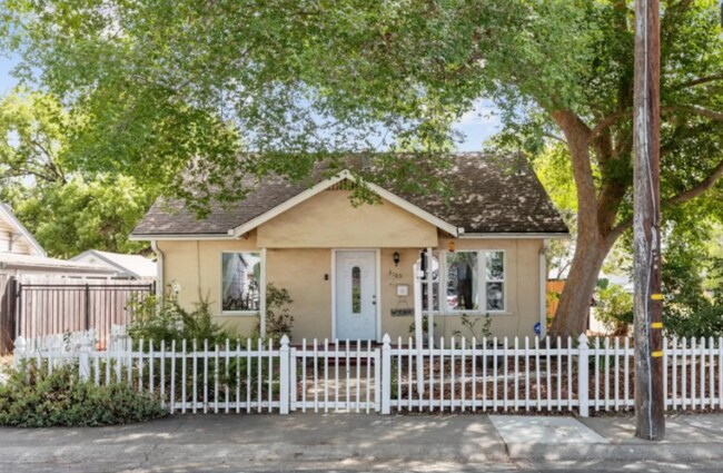 Photo - 3105 58th St