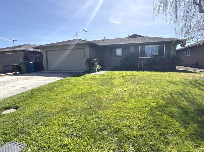 Building Photo - Beautiful 3BD/2BA Santa Clara Home with Hardwood Floors, Central AC & Private Backyard