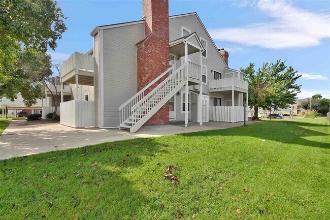 Photo - Adorable Colonial Oaks Condo in perfect co...