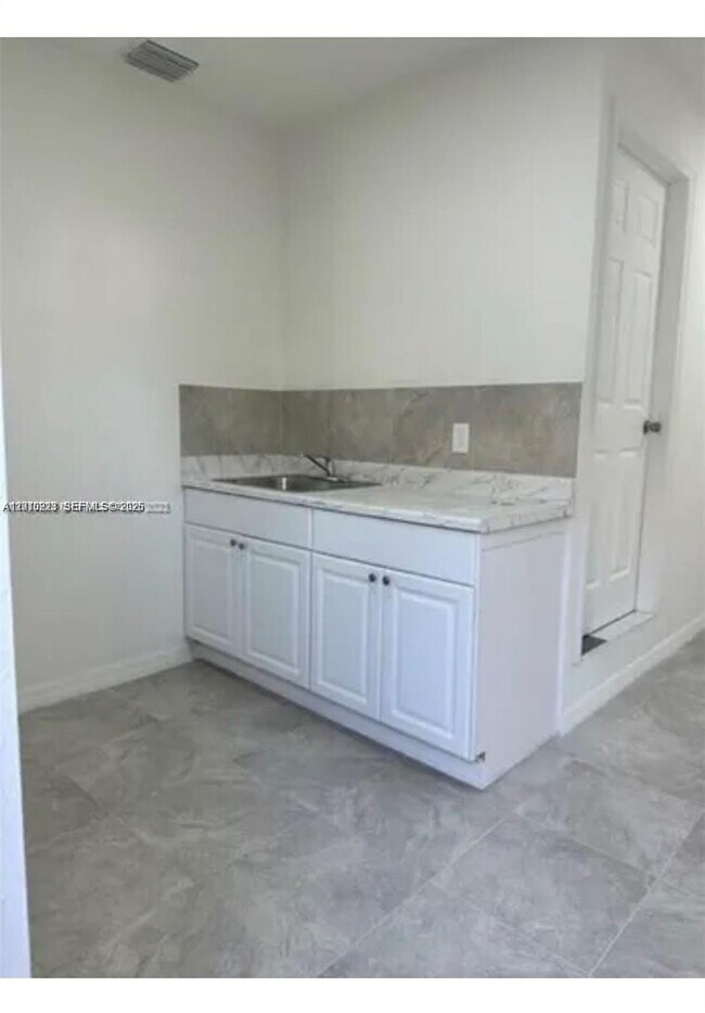 Photo - 9860 SW 161st Ave Unidad 0