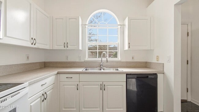 Photo - 3104 Meadow St