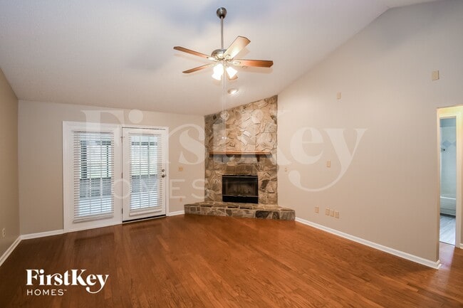 1570 Crabapple Cove Ct N