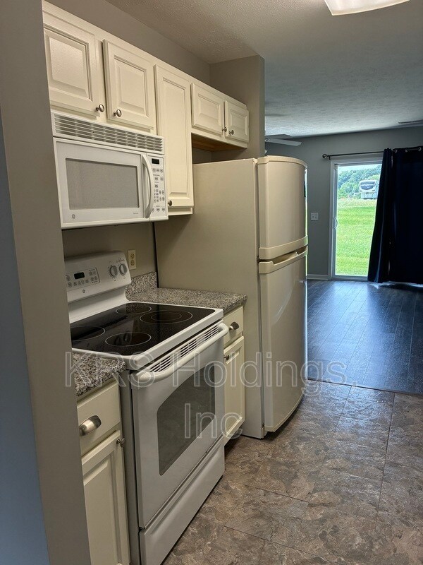 Photo - 303 Joyce Dr