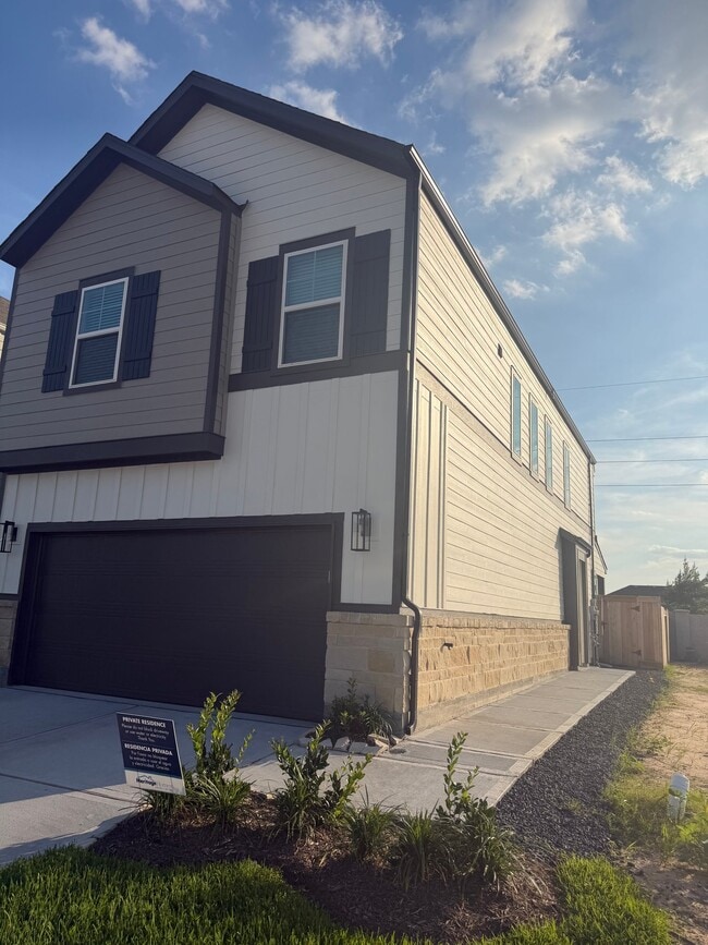 Building Photo - 4206 Laurel Oak Cir