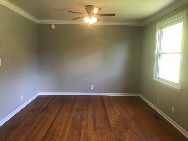 Photo - 3 Bedroom Pet Friendly Home For Rent!