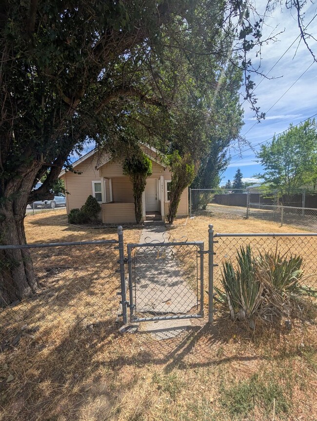 Building Photo - 2 Bedroom 1 Bath House