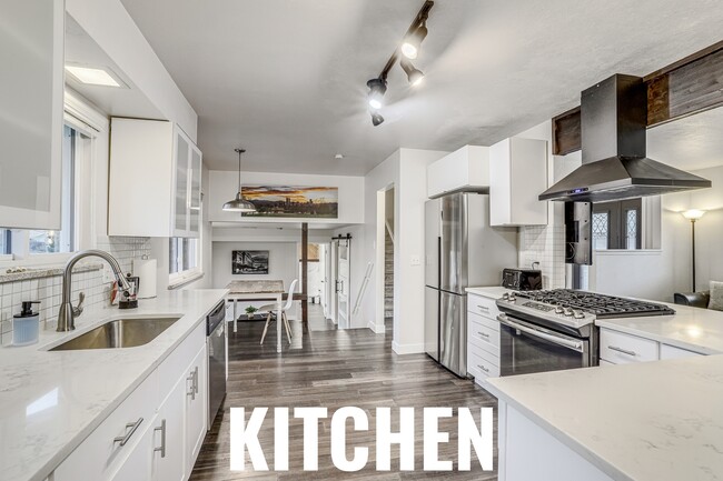 Photo - 2860 S Golden Way