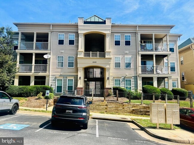 Building Photo - 1049 Gardenview Loop Unit 204