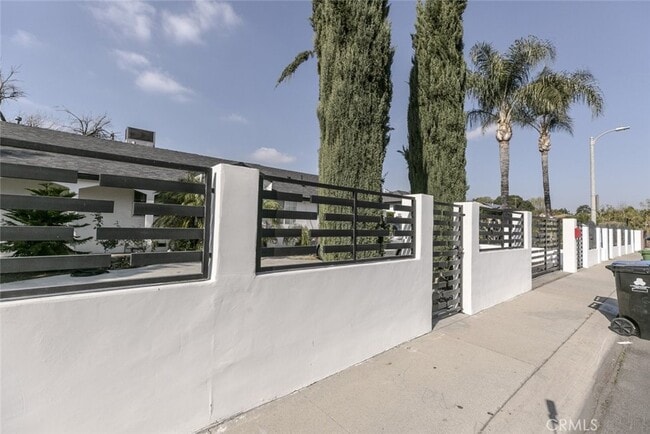 Building Photo - 8813 Katherine Ave Unit 8813 Rental