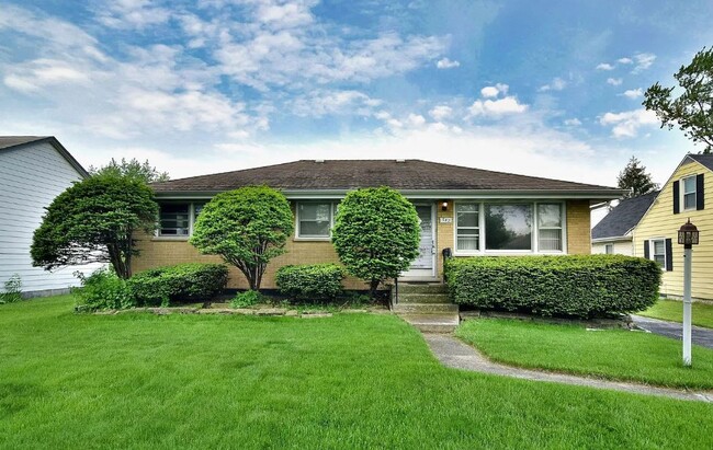 Photo - 782 N Van Auken St