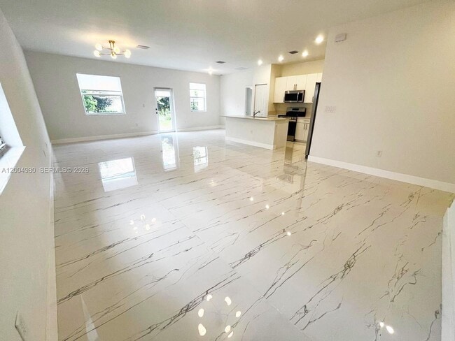 Photo - 833 SE 26th Rd