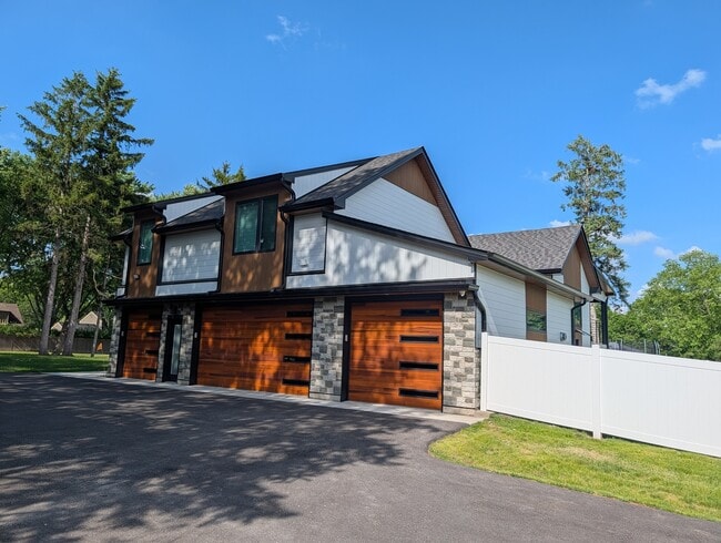 675 W Gilbert Rd
