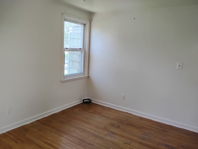 56 Delaney Ave Unit Lower