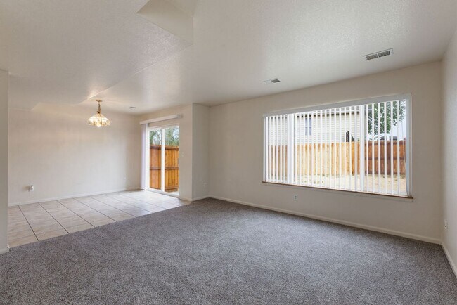 Photo - 430-432 Sundance Cir N