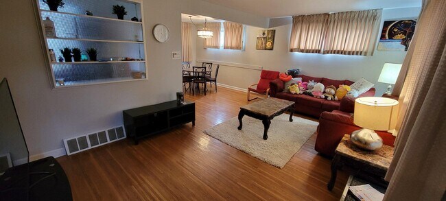 Photo - 117 N Brookfield Rd