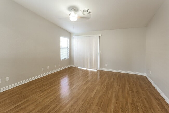 Photo - 2709 N 107th Dr