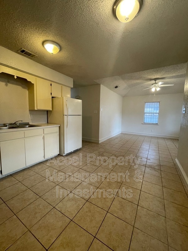 Photo - 806 W 26th St