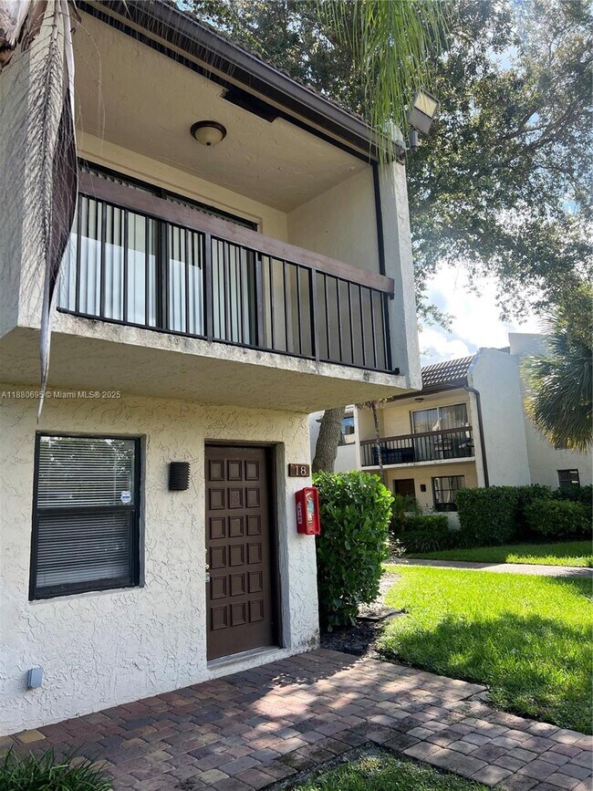 Building Photo - 721 SE 1st Way Unit B18 Rental