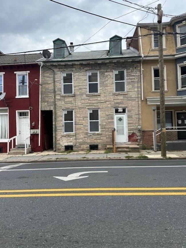 Building Photo - 617 Lehman St