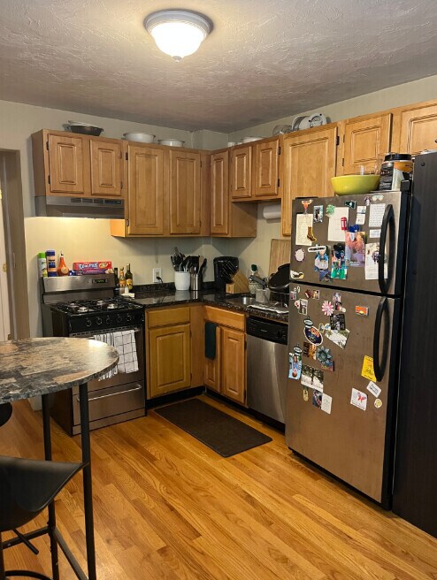 Building Photo - 851 E 1st St Unit 2 Rental