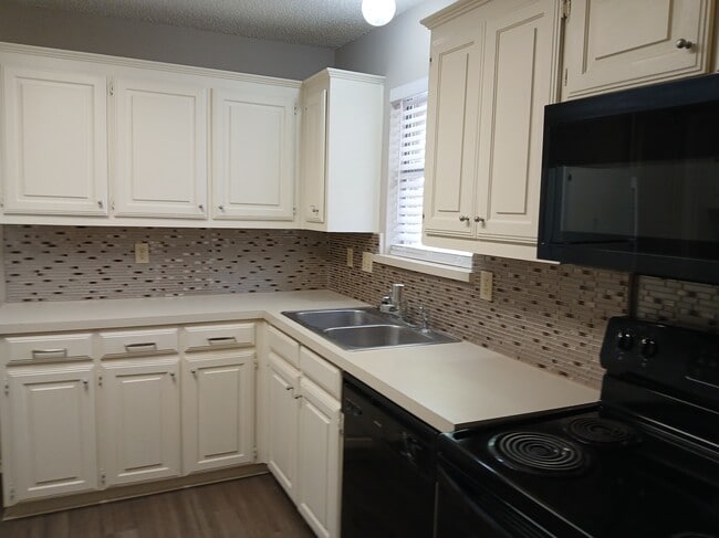 Photo - 3202 Foxboro Dr