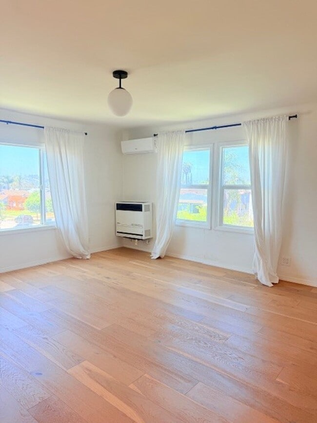 Photo - 1/2 OFF FIRST MONTH! BEAUTIFUL & SPACIOUS ... Unit 2202
