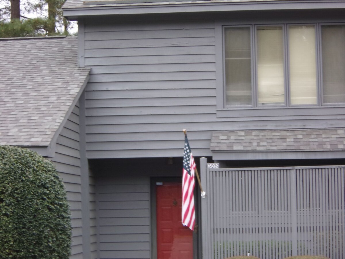 Photo - 1502 Sherbrooke Cir House
